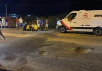 Motociclista cai e fratura o braço após passar por buraco na BA-409