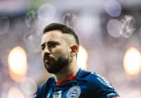 Mulher de Éverton Ribeiro tranquiliza torcida tricolor: “Nada grave”