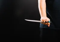 Homem esfaqueia a própria filha e é preso em flagrante por feminicídio
