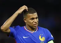 Na volta de Mbappé ao Parc des Princes, Itália vence França por 3 a 1