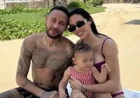 Neymar e Bruna Biancardi comemoram 1º ano de Mavie em resort de luxo