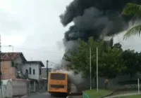Ônibus pega fogo em Pojuca, na Bahia; veja vídeo imagem