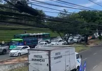 Ônibus quebra em São Marcos e causa congestionamento em Salvador