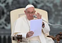 Papa Francisco critica bombardeios de Israel contra escolas em Gaza