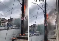 Poste pega fogo e asssusta moradores no Parque São Cristóvão, em Salvador