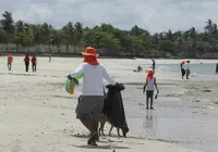 Praia de Madre de Deus é alvo de limpeza