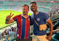 Presidente do Bahia leva namorado para assistir clássico