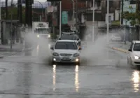 Previsão do tempo: Salvador amanhece com chuva e alerta de perigo