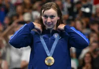 Saiba quem é Katie Ledecky, nadadora que 'humilhou' atletas nos 1500m