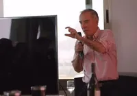 Solto, Eike Batista dá mentoria de R$ 50 mil e fatura R$ 1 milhão