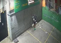 Bandidos invadem e roubam loja durante a madrugada em Salvador; assista