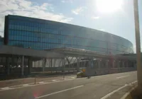 Tesoura desaparecida leva ao cancelamento de voos no Japão