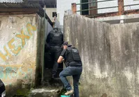 Traficante do CV é preso bebendo cerveja e comendo churrasquinho