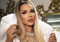 VÍDEO: Deolane Bezerra aparece pela 1ª vez fora da prisão e desabafa