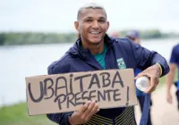 'Ubaitaba, presente!' Isaquias posa com medalha representando a Bahia