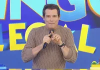 VÍDEO: Idosa pega em parte íntima de Celso Portiolli ao vivo no SBT imagem
