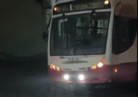 VÍDEO: motorista de ônibus escolar evita tragédia após perder freio