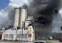 Vídeo: incêndio atinge casarão antigo no Comércio