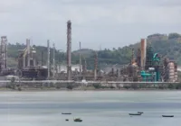 "Visa apenas o lucro”, dispara economista sobre Acelen na Bahia imagem