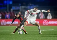 Vitória volta a jogar mal e perde do time misto do São Paulo