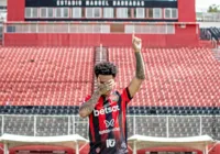 Xodó da torcida, Matheusinho acerta renovação com o Vitória