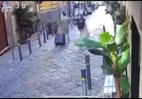 Turista morre após ser atingida na cabeça por estátua; veja vídeo