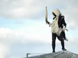 Assassin's Creed? entenda mascarado na Cerimônia de Abertura - Imagem