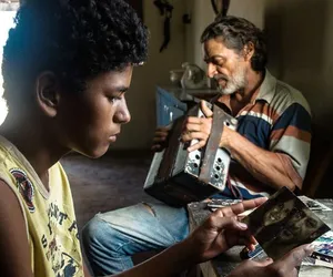 ‘Filho de Boi’ retrata a formação de um garoto diante do mundo circense no sertão imagem