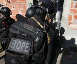 Mãe e bebê de um ano são feitos reféns na Engomadeira imagem