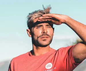Zac Efron sofre acidente em piscina e estado de saúde vem à tona imagem