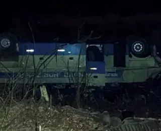 Acidente fatal: ônibus capota na Bahia e duas pessoas morrem