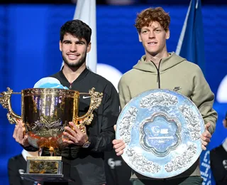 Alcaraz desbanca Sinner e é campeão do ATP 500 de Pequim