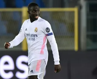 Ancelotti anuncia que Mendy renovou com Real Madrid até 2027