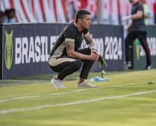 Árbitro revela motivo da expulsão de Thiago Carpini no clássico Ba-Vi