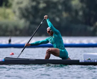 Atual campeão, Isaquias Queiroz garante vaga na semifinal da canoagem