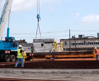 Bahia recebe primeiro carregamento de trilhos para VLT de Salvador