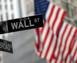 Bolsa de NY fecha em queda após Fed sinalizar não ter pressa para cortar juros