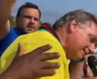 Bolsonaro é atacado por abelhas durante comício no RN; assista