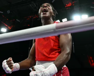 Boxeadora conquista 1ª medalha da história da equipe de refugiados