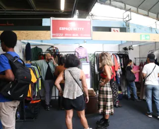 Brechós movimentam a estação da Lapa