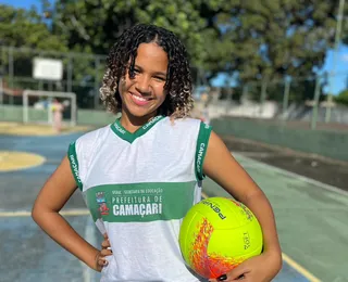 Camaçari realiza entrega de materiais esportivos nas escolas da rede