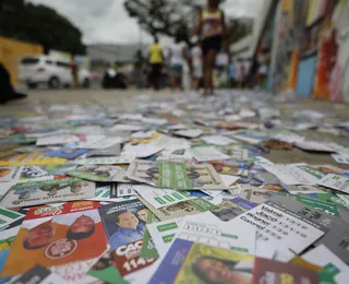 Candidatos de Salvador gastaram quase R$ 5 mi com adesivos e panfletos