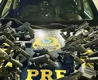 Casal é preso pela PRF com arsenal de pistolas em carro