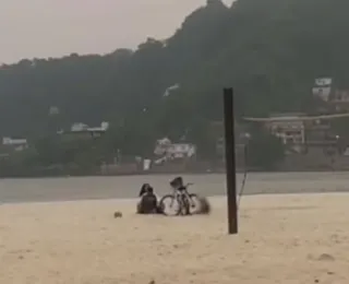 Vídeo: casal faz sexo ao lado de criança em praia do litoral