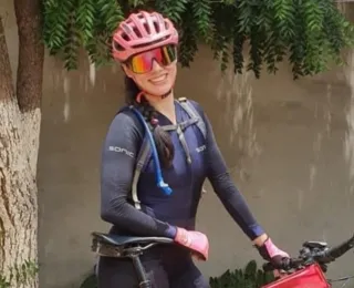 Ciclista morre após bater em carro durante prova na Bahia; assista
