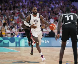 Com LeBron James e Stephen Curry, EUA elimina Sudão do Sul no basquete