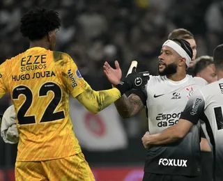 Com assistência de Depay, Corinthians vence Fortaleza e está na semi da Sula