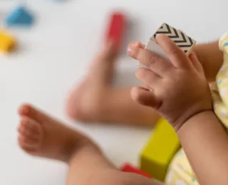 Creche fecha antes do previsto e bebê fica trancado no local