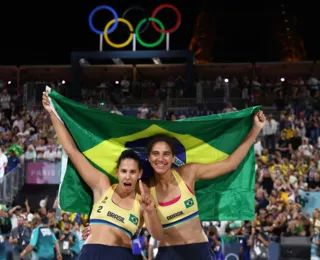 É OURO!! Brasil vence Canadá e é campeão no vôlei de praia feminino