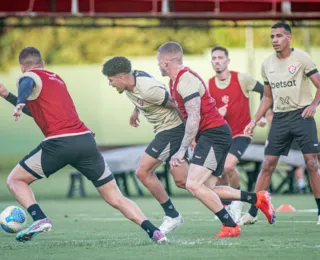 Elenco do Vitória inicia preparação para jogo contra o São Paulo